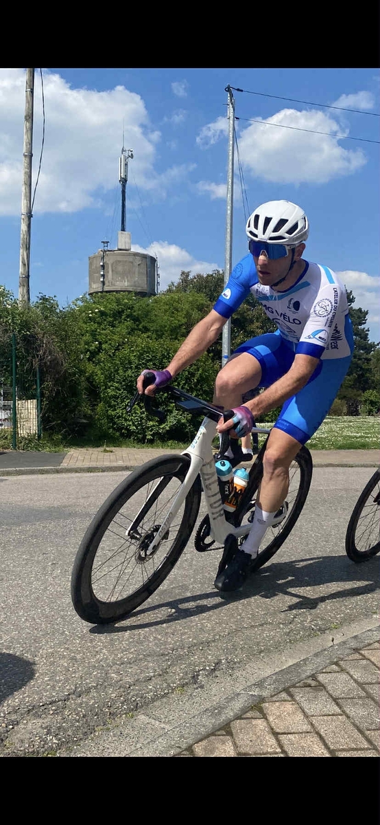 MGVELO CLUB CYCLISTE : La 1ère saison de Mehdi Lerosey en bleu et blanc